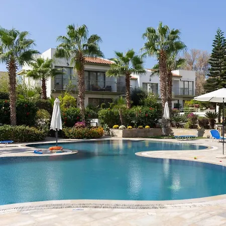 Fotini - Modern 2br With Pool & Balcony Near The Apartment *