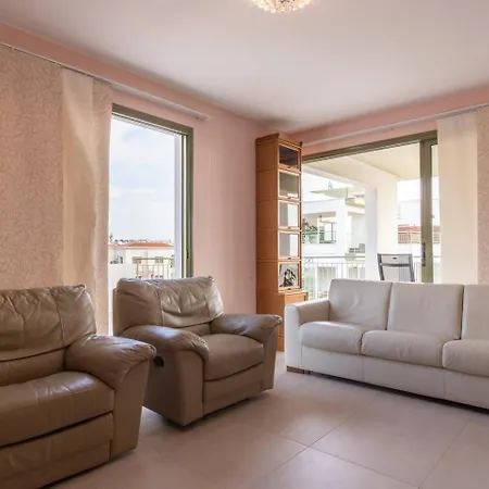 Fotini - Modern 2br With Pool & Balcony Near The Paphos
