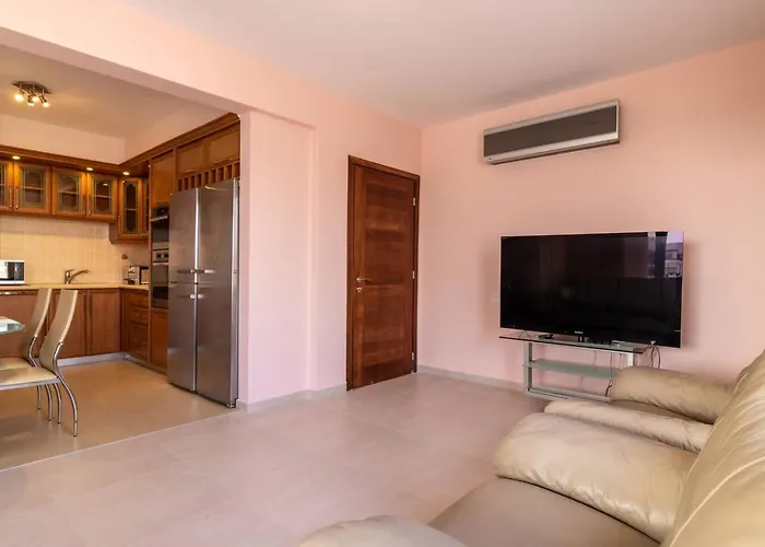 Fotini - Modern 2br With Pool & Balcony Near The Apartmán *