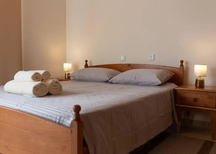 Fotini - Modern 2br With Pool & Balcony Near The Paphos