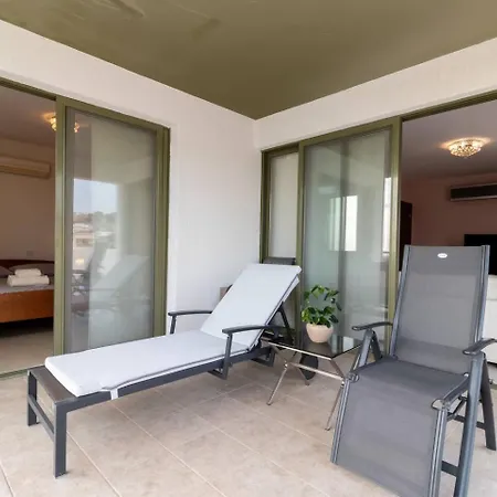 Apartmán Fotini - Modern 2br With Pool & Balcony Near The Paphos