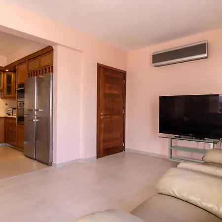 Fotini - Modern 2br With Pool & Balcony Near The Apartmán *