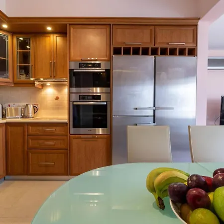 Apartmán Fotini - Modern 2br With Pool & Balcony Near The