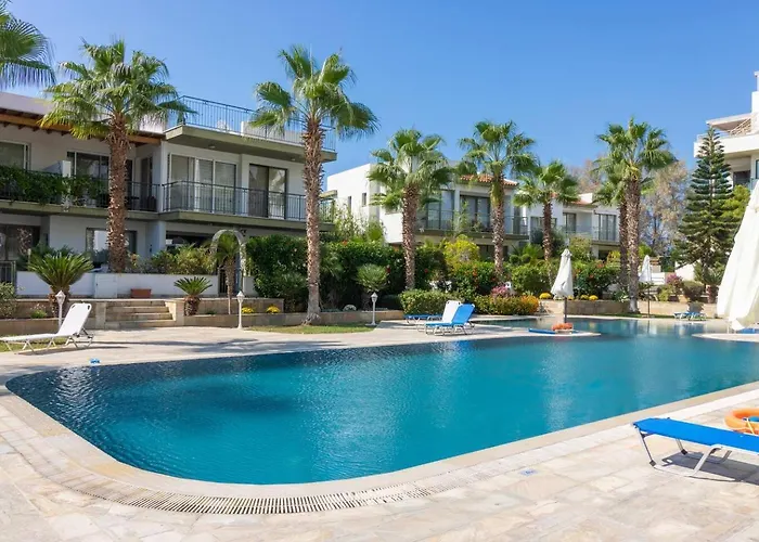 Fotini - Modern 2br With Pool & Balcony Near The Daire Pafos