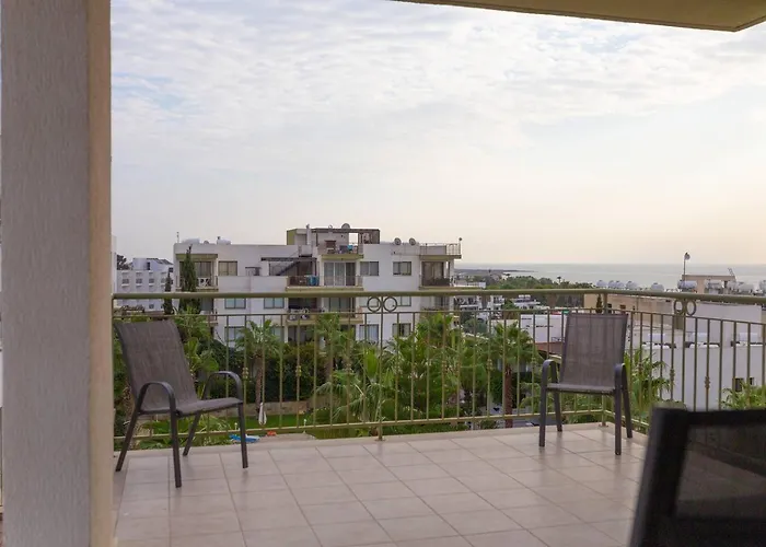 Daire Fotini - Modern 2br With Pool & Balcony Near The Pafos