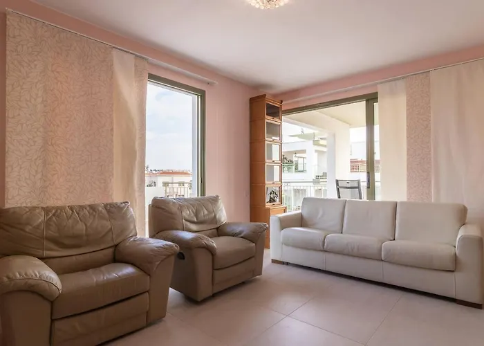 Fotini - Modern 2br With Pool & Balcony Near The Pafos