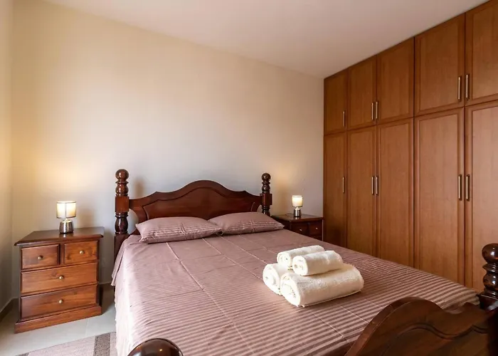 Daire Fotini - Modern 2br With Pool & Balcony Near The