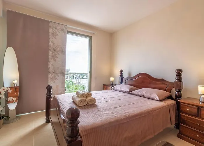 Daire Fotini - Modern 2br With Pool & Balcony Near The