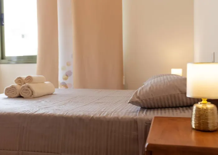 Fotini - Modern 2br With Pool & Balcony Near The